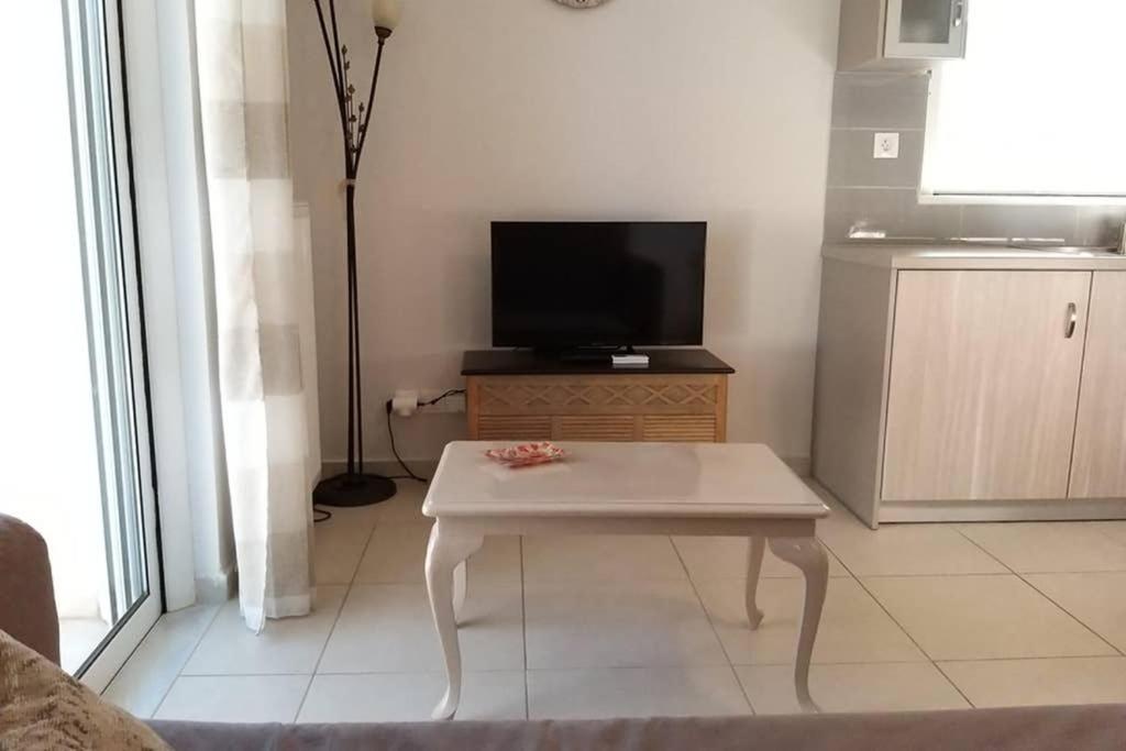 New, Bright, Cozy, Autonomous Apartment With Private Entrance And Garden, 42 M2, 5Min To The Beach And City Center 卡拉马塔 外观 照片