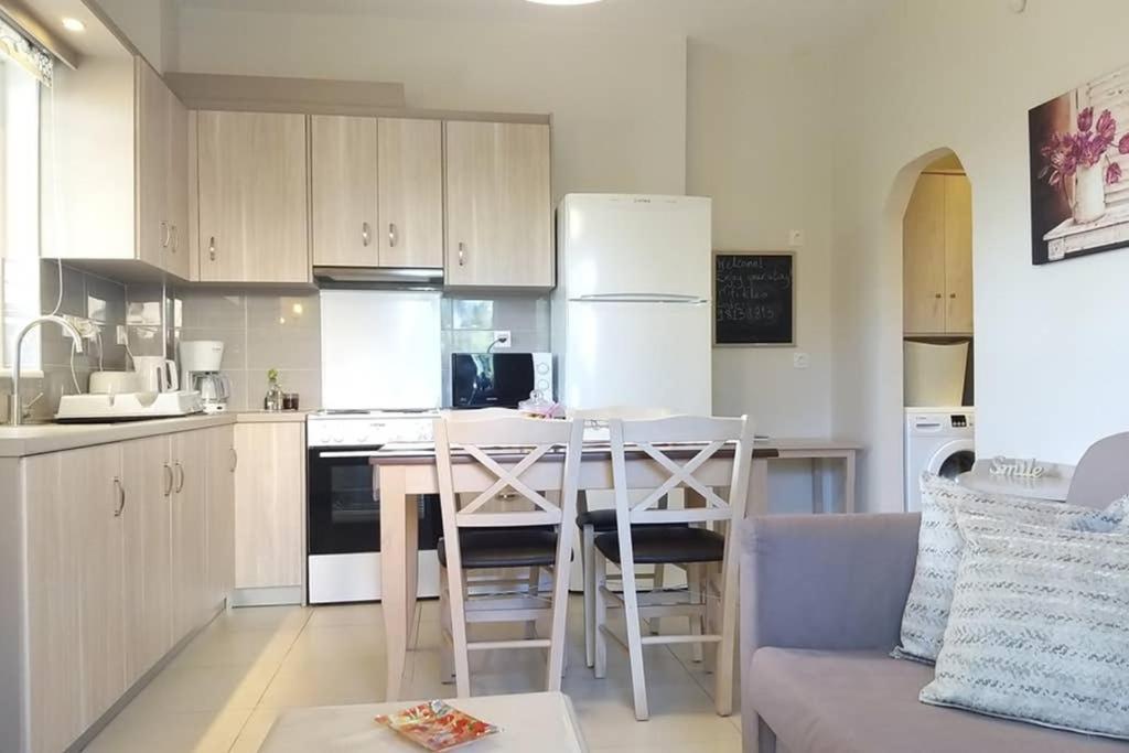 New, Bright, Cozy, Autonomous Apartment With Private Entrance And Garden, 42 M2, 5Min To The Beach And City Center 卡拉马塔 外观 照片