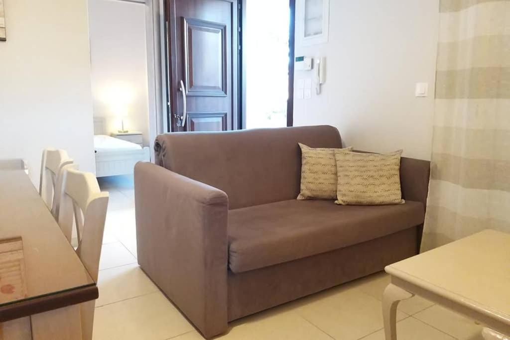 New, Bright, Cozy, Autonomous Apartment With Private Entrance And Garden, 42 M2, 5Min To The Beach And City Center 卡拉马塔 外观 照片
