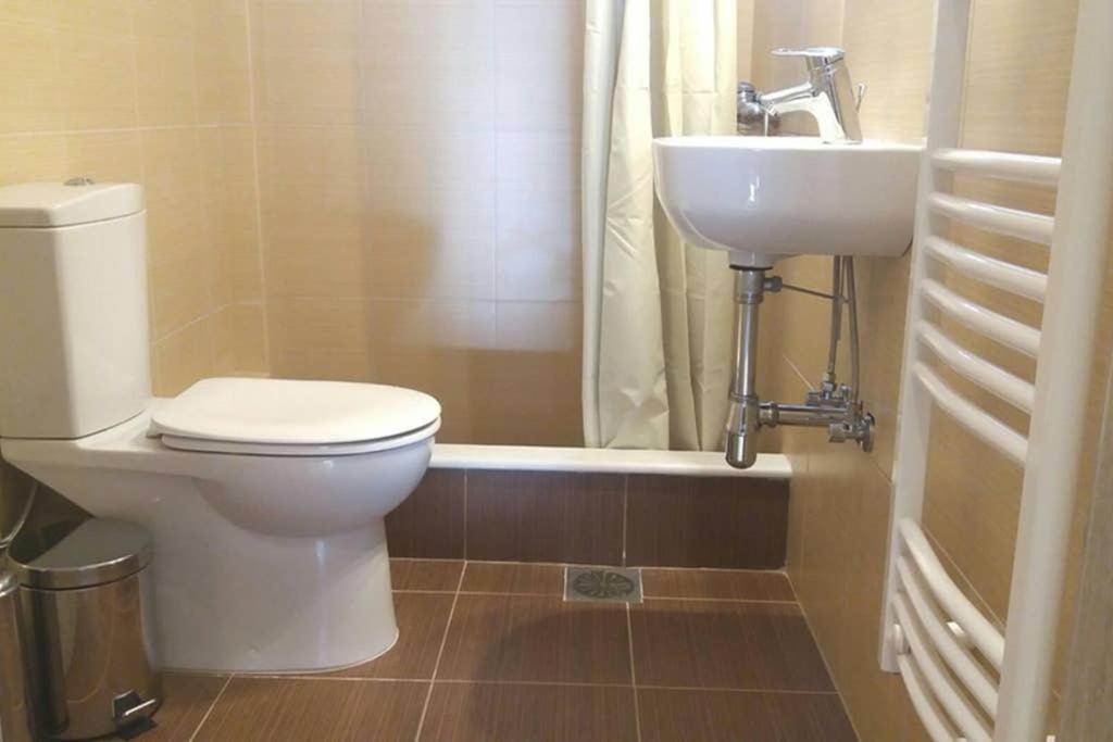 New, Bright, Cozy, Autonomous Apartment With Private Entrance And Garden, 42 M2, 5Min To The Beach And City Center 卡拉马塔 外观 照片